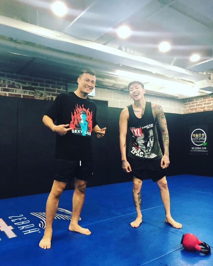 가수 박재범, UFC 파이터 관련 이미지 1