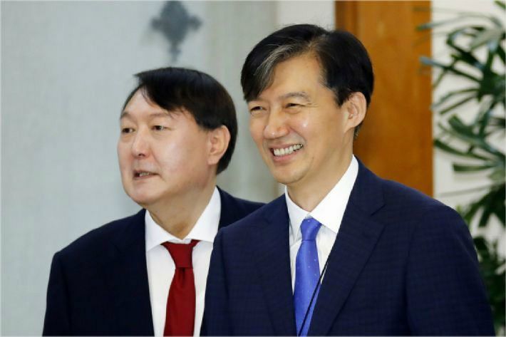 공수처법 통과, 기뻐하는 조국 전 법무부 장관(전문) 관련 이미지 3