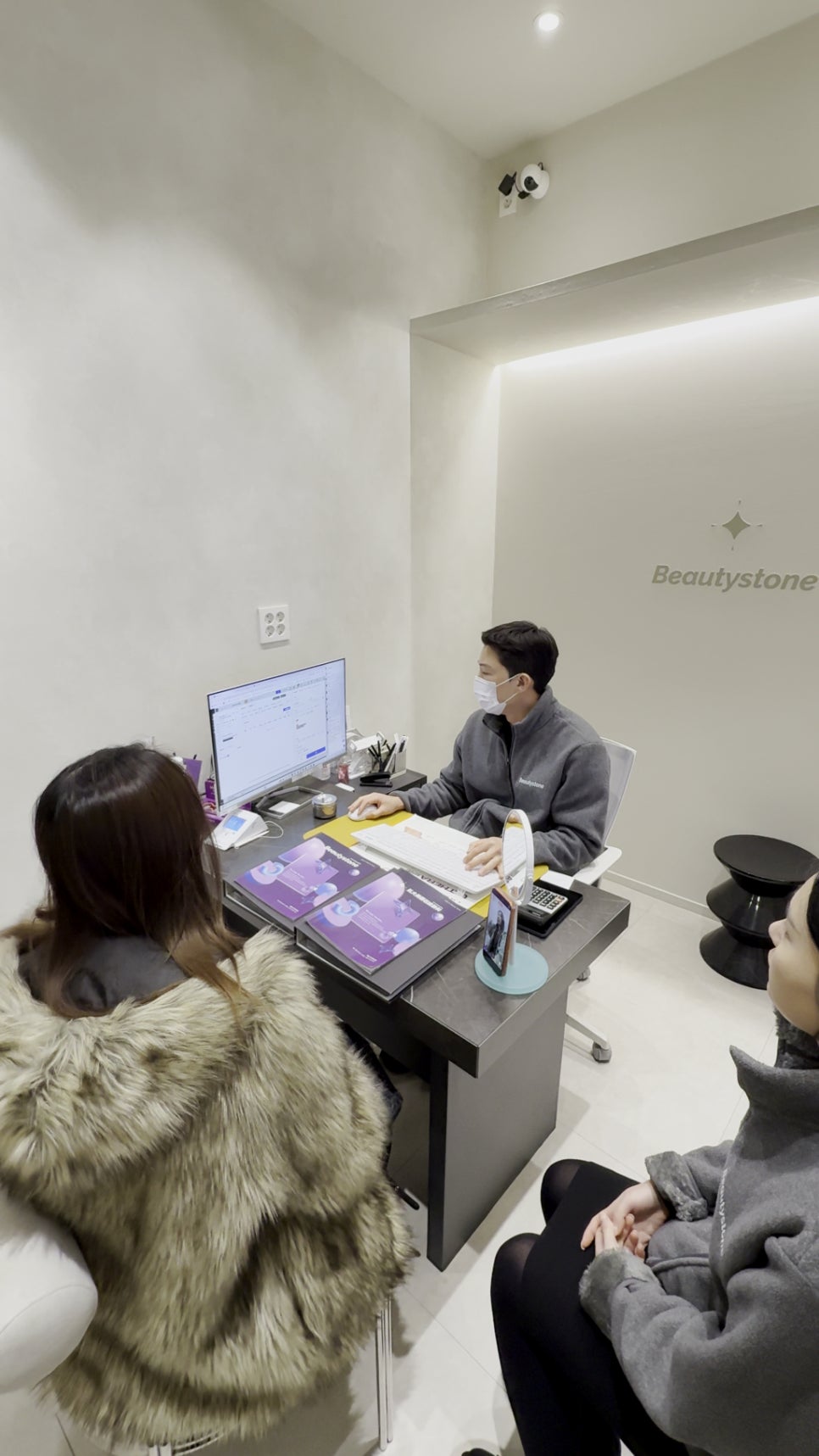 Is it true that forehead Botox can make your eyes droop? The director answers directly image 2