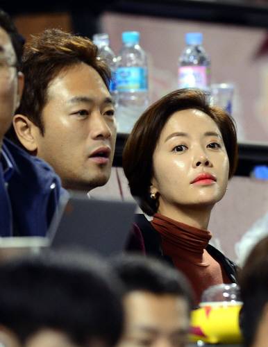 배우 황정음, 결혼 관련 이미지 3