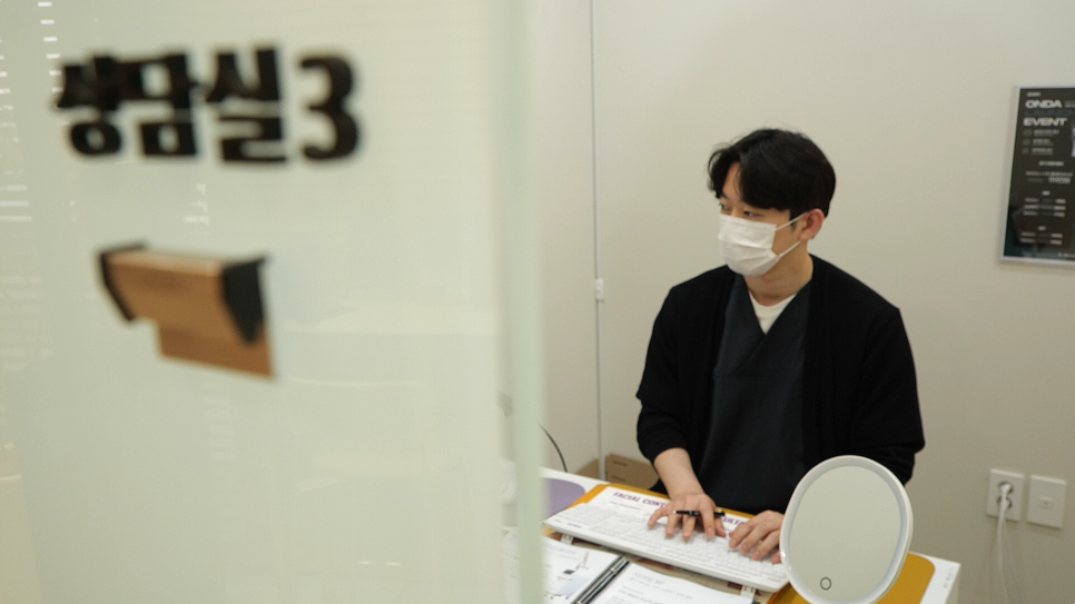 홍대역 피부과 어깨필러 리터치 1~2회, 시기가 결과를 결정합니다 관련 이미지 5