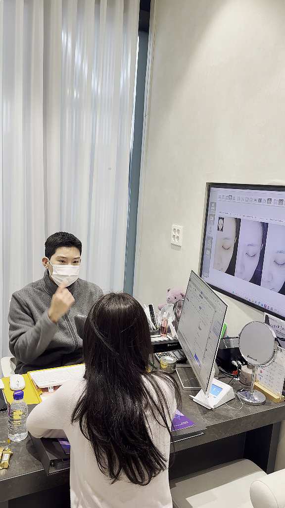 홍대역 피부과 어깨필러 리터치 1~2회, 시기가 결과를 결정합니다 관련 이미지 6