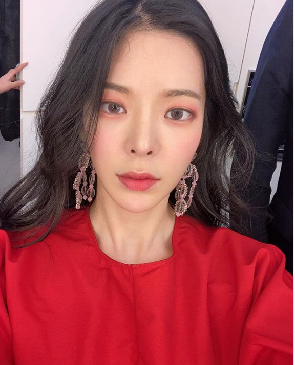 가수 장재인, 18세 때 관련 이미지 2