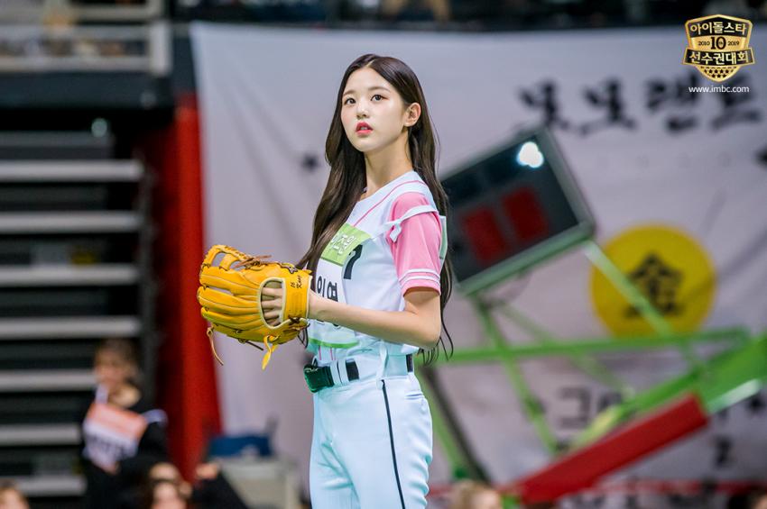 아육대 장원영 시구 사진 관련 이미지 1