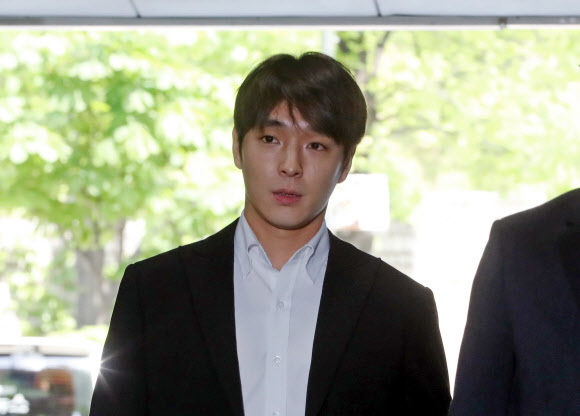 불법 촬영물 유포, 최종훈 정준영 실형, 각각 5년형 6년형 결과에 오열 관련 이미지 4