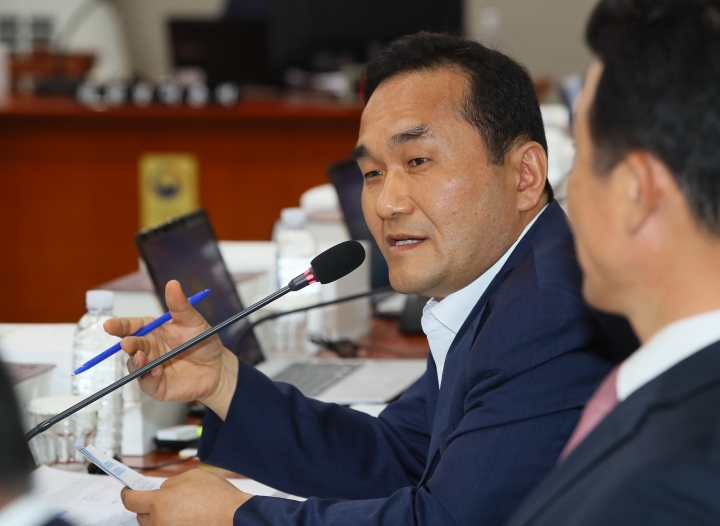 엄용수 의원, 불법자금 징역 1년6개월 추징금 2억원 의원직 상실 확정 관련 이미지 3