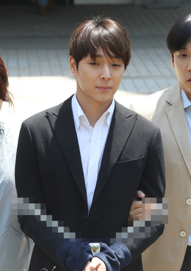불법 촬영물 유포, 최종훈 정준영 실형, 각각 5년형 6년형 결과에 오열 관련 이미지 3