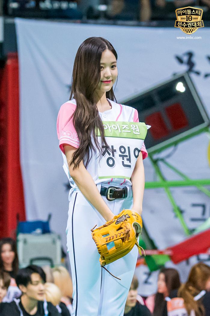 아육대 장원영 시구 사진 관련 이미지 4