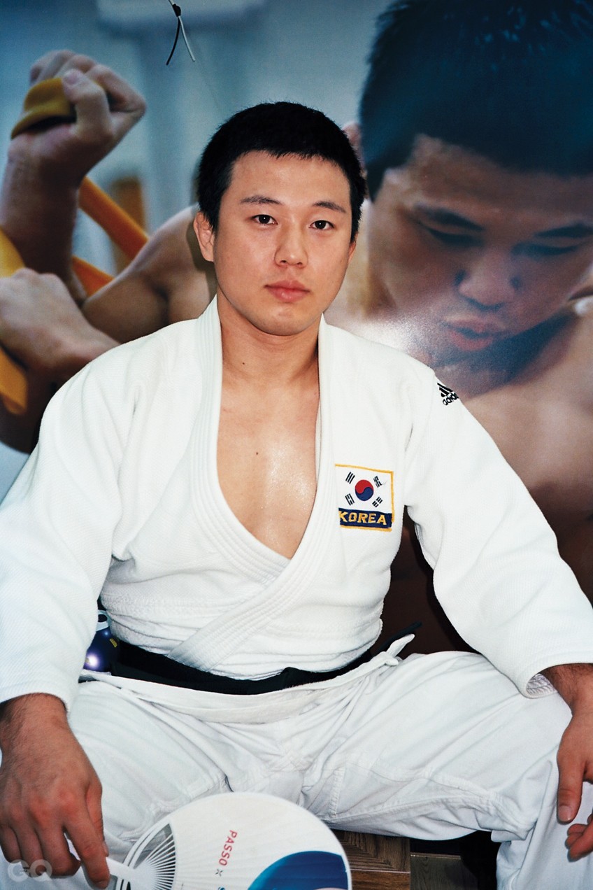 유도 은메달 리스트 왕기춘, 미성년자 관련 이미지 4