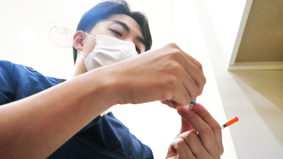 홍대 피부과, 여드름 흉터 없애는 게 아니라 안 보이게 만드는 겁니다 관련 이미지 3