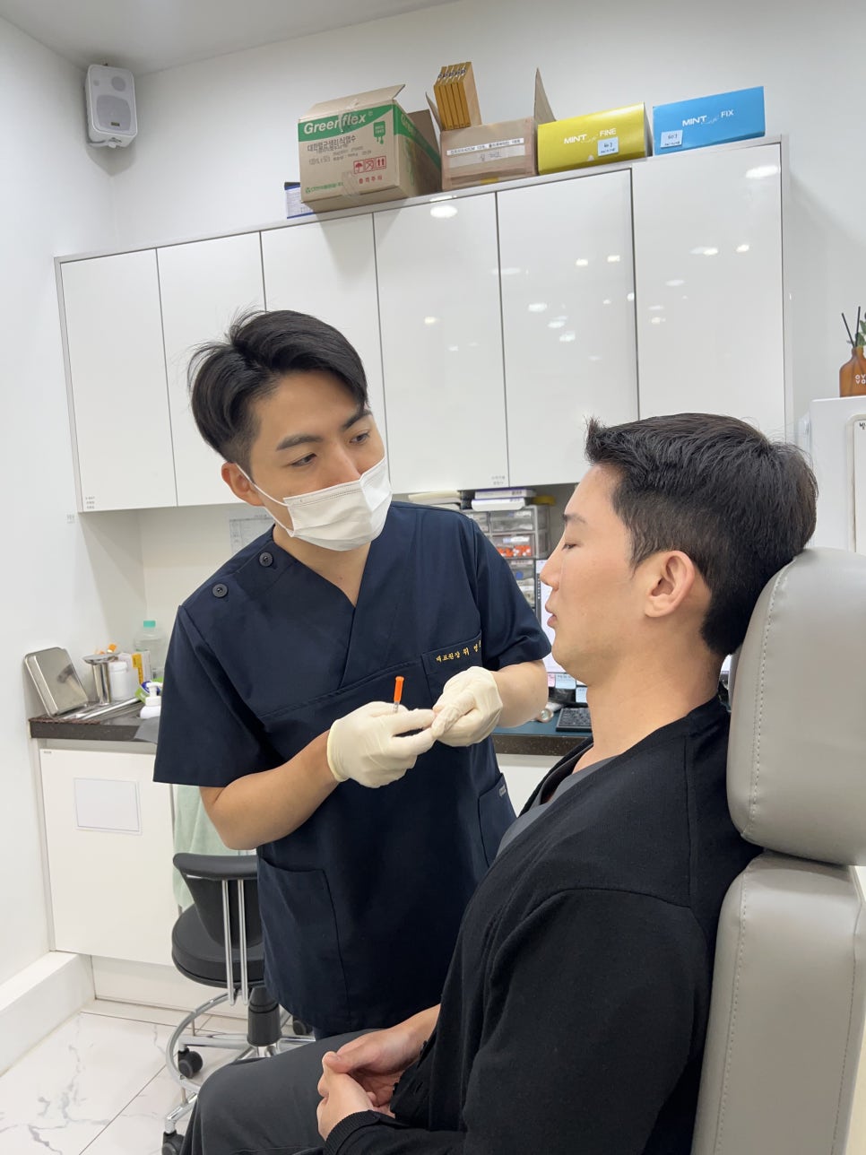 0.5mm 두께의 눈가 피부, 아이크림보다 리쥬란아이가 효율적인 이유 (원장 후기) 관련 이미지 2