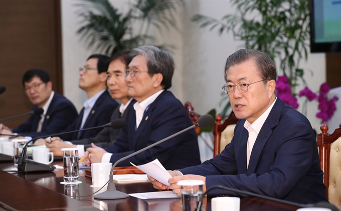 국민이 묻는다, 문대통령 모병제 스쿨존 최저임금 조국 질문 답변 정리 관련 이미지 6