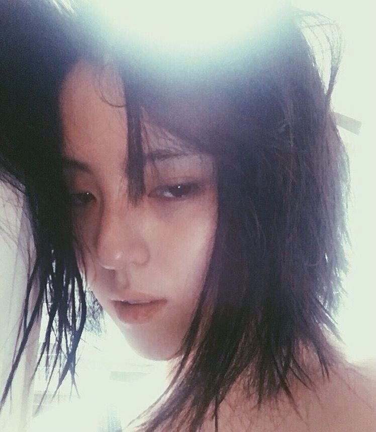 '부부의 세계' 한소희, "충격적인" 과거 담배 타투 논란.. 관련 이미지 5