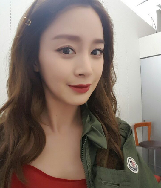 불변의 미모 김태희, 둘째 출산 후 첫 공식 자리 참석 관련 이미지 7