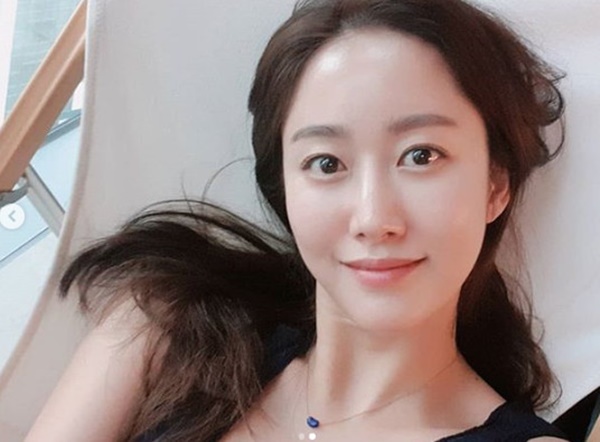 배우 전혜빈 결혼, 2살 연상 의사 발리서 결혼 입장(전문) 관련 이미지 5