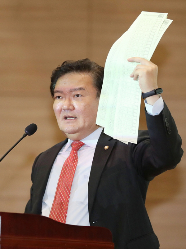 민경욱, 관련 이미지 1