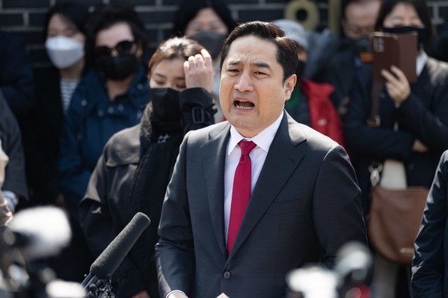 강용석 경기지사 출마, 관련 이미지 3