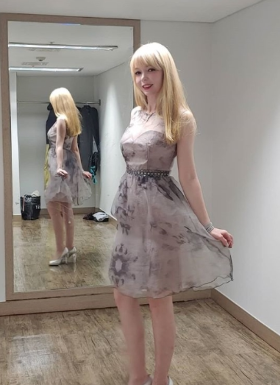 금발 미녀 트로트 가수 로미나 화제, 전국노래자랑서 그녀는 누구? 관련 이미지 2