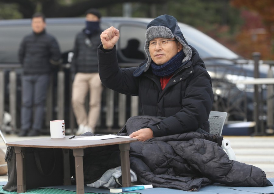 자유한국당 대표 황교안, 단식투쟁 7일차! 그 이유는? 공수처 지소미아 패스트트랙 뜻 관련 이미지 7