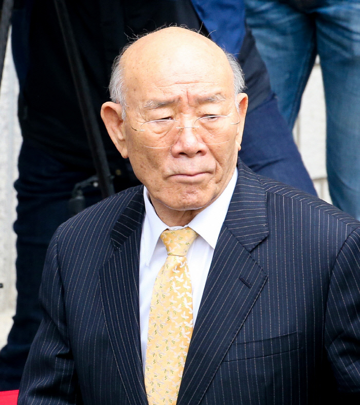 1212사태, 전두환 40주년 기념 만찬 논란! 1212사태가 무엇이길래.. 관련 이미지 4