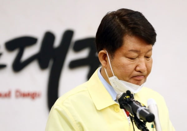 권영진 대구시장, 회의중 실신.. 관련 이미지 1
