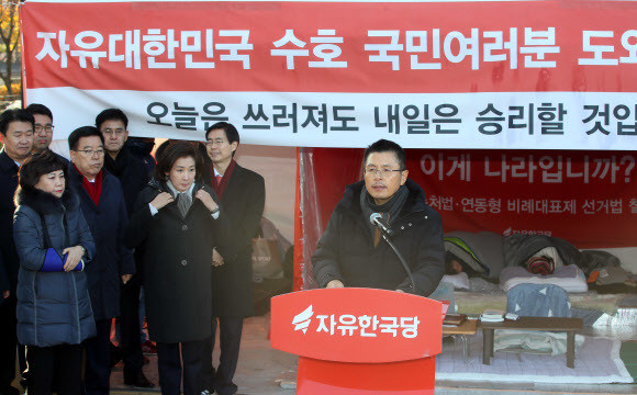 황교안 읍참마속, 자유한국당 총장과 당직자 35명 사퇴서 제출 화제! 관련 이미지 3
