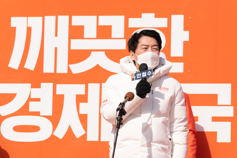 4번 안철수 후보, 유세 버스 2명 사망.. 이유는? 관련 이미지 1