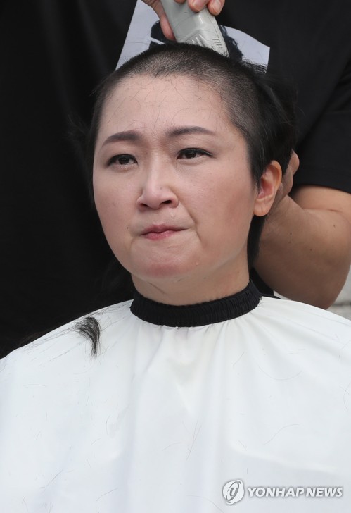 이언주 의원 삭발식, 국민 개돼지 취급 민주주의 사망 화제 관련 이미지 3
