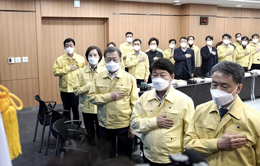 문재인 자가격리, 코로나 확진자와 관련 이미지 3