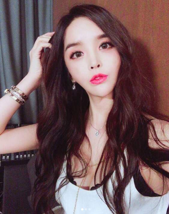 하리수 10년간 전 남편 미키정 결혼, 하리수 매우 축하하는 모습 관련 이미지 7