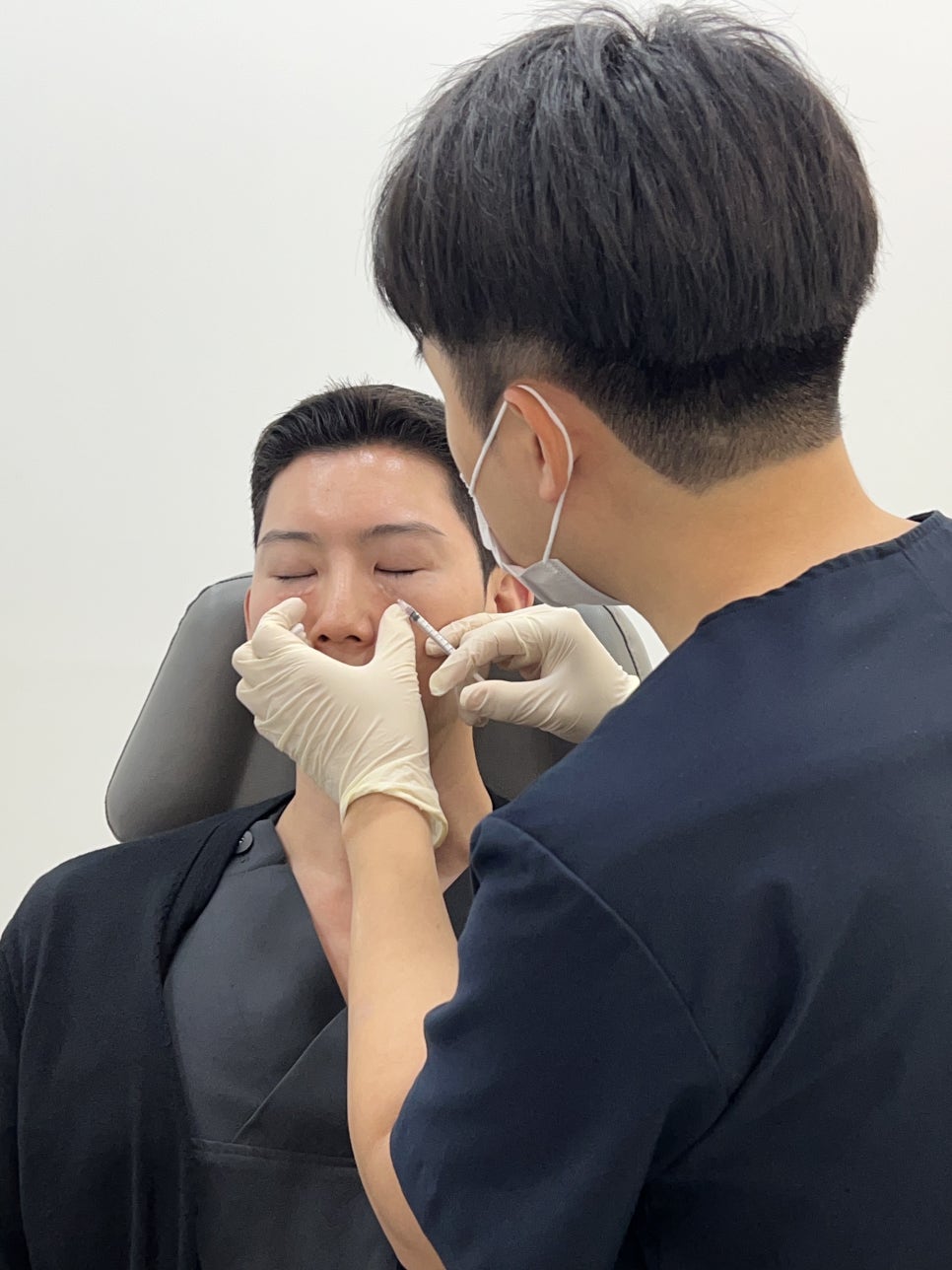 0.5mm 두께의 눈가 피부, 아이크림보다 리쥬란아이가 효율적인 이유 (원장 후기) 관련 이미지 4