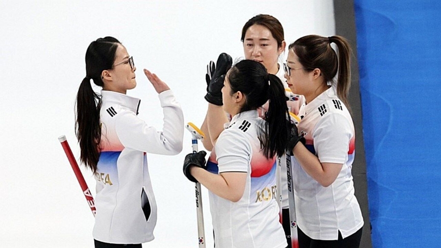올림픽 한국 컬링, 일본에 10-5 완승! 4강 진출 가능성 관련 이미지 1