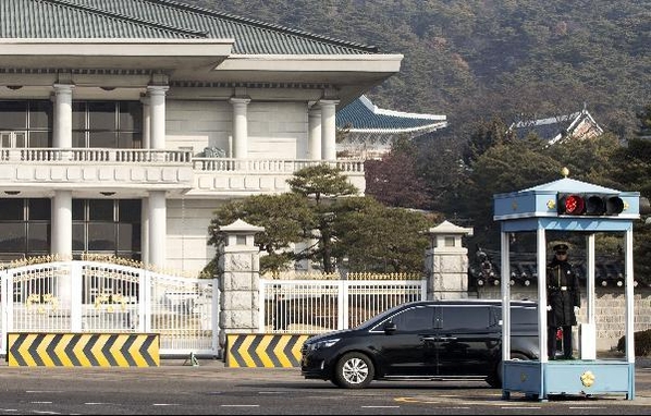 청와대 압수수색, 유재수 전 부시장 감찰 중단 의혹 관련 이미지 5