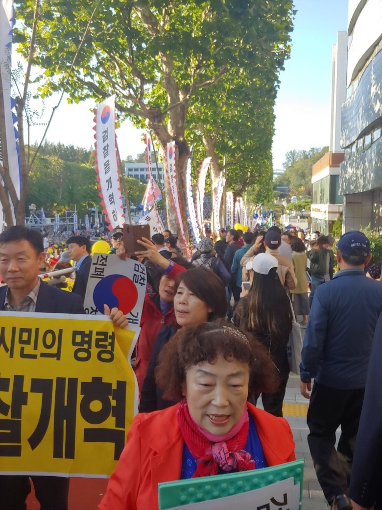 조국 사퇴 집회 vs 조국 수호 집회 차이점과 규모차이 관련 이미지 14