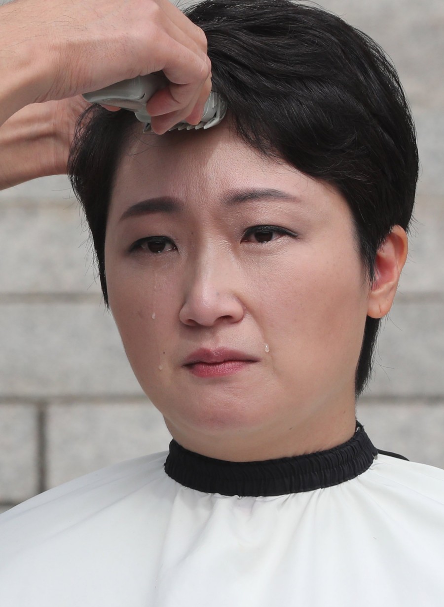 이언주 의원 삭발식, 국민 개돼지 취급 민주주의 사망 화제 관련 이미지 2