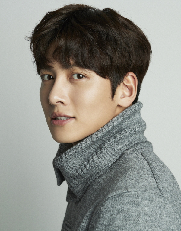 미남배우 지창욱, 담배영상 논란! 관련 이미지 4