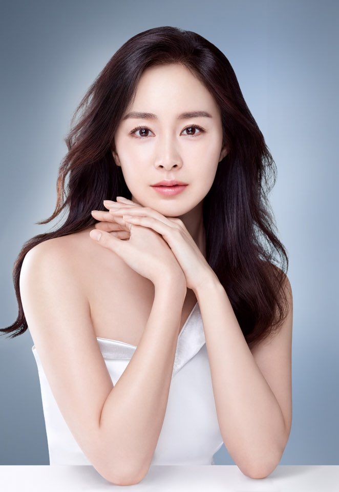 불변의 미모 김태희, 둘째 출산 후 첫 공식 자리 참석 관련 이미지 2