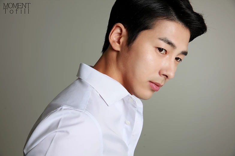뮤지컬배우 김호영, 동성 성추행 혐의 피소 경찰 소환 불응 관련 이미지 4