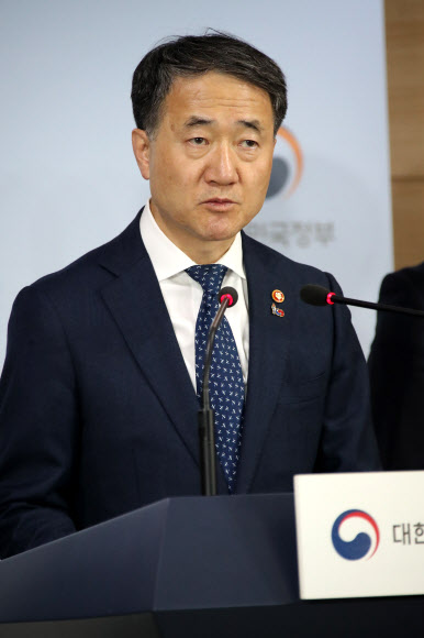 보건복지부 장관 박능후, 성남 어린이집 "아이들 성은 보는 시각에 달라" 어린이집 무혐의 관련 이미지 4