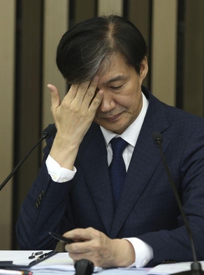 문재인 대통령, 조국 법무부 장관 자리 임명할거다 강한 의지 표명 관련 이미지 6