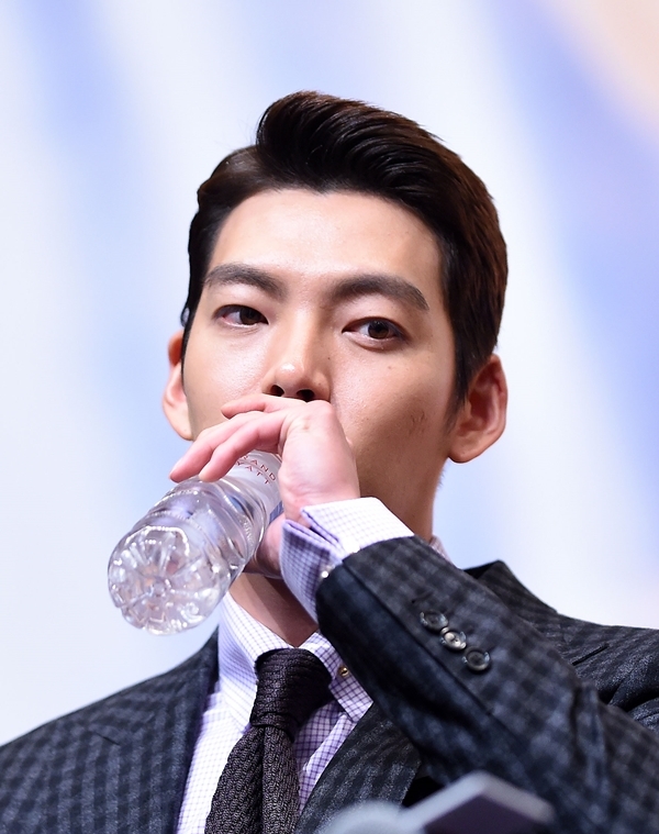 청룡영화제 비인두암 투병 김우빈 등장, 봉준호 감독 청룡영화상 수상 관련 이미지 4