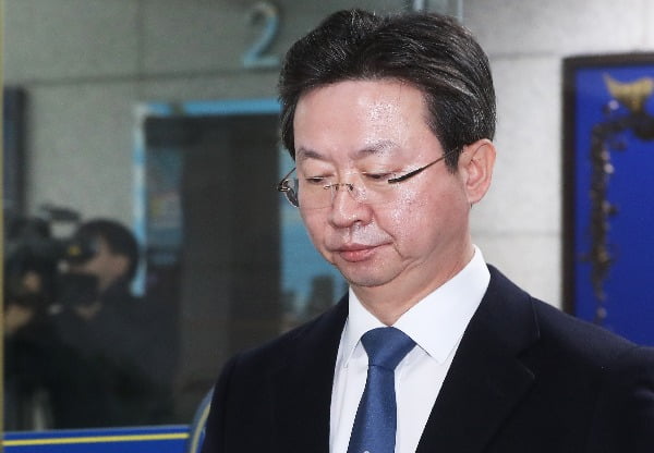이춘재 연쇄살인사건, 조사중 40대 경찰관 모텔서 사망 관련 이미지 1
