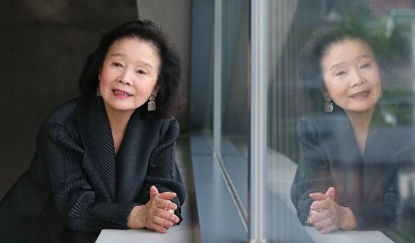 윤정희 알츠하이머 10년, 자식도 못 알아본다 출연작 320개 관련 이미지 3
