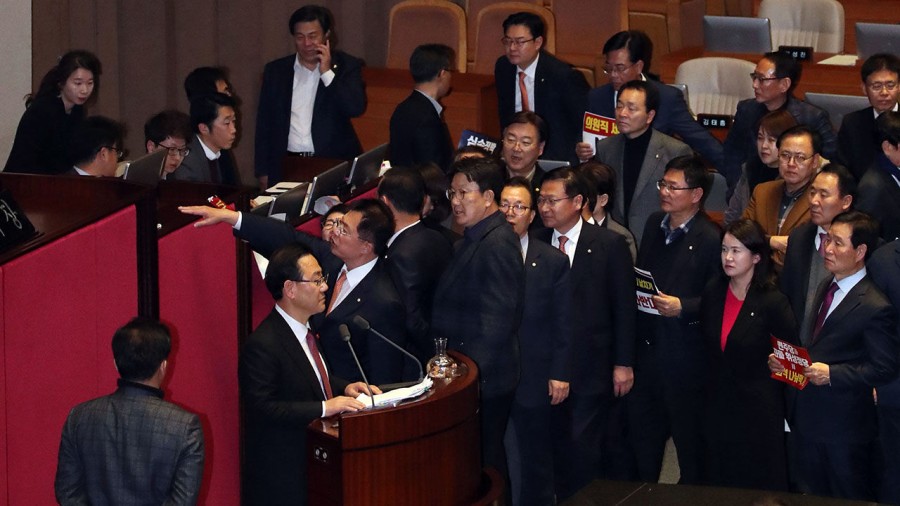 필리버스터 50시간만에 종료, 27일 선거법 표결 관련 이미지 5