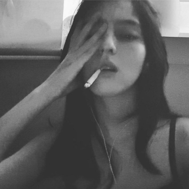 '부부의 세계' 한소희, "충격적인" 과거 담배 타투 논란.. 관련 이미지 4