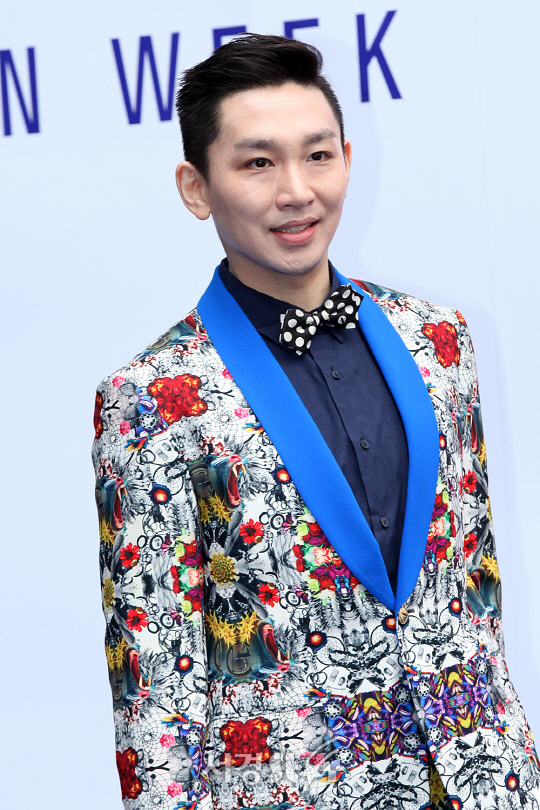 뮤지컬배우 김호영, 동성 성추행 혐의 피소 경찰 소환 불응 관련 이미지 3