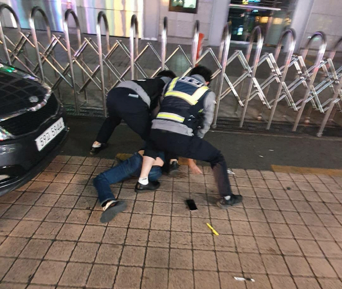 강남 포르쉐 사건, 술 취해 차 짓밟고 차주 관련 이미지 3