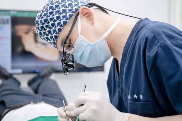 사랑니 뿌리 휘어짐, 발치가 가능할까요? 관련 이미지 2