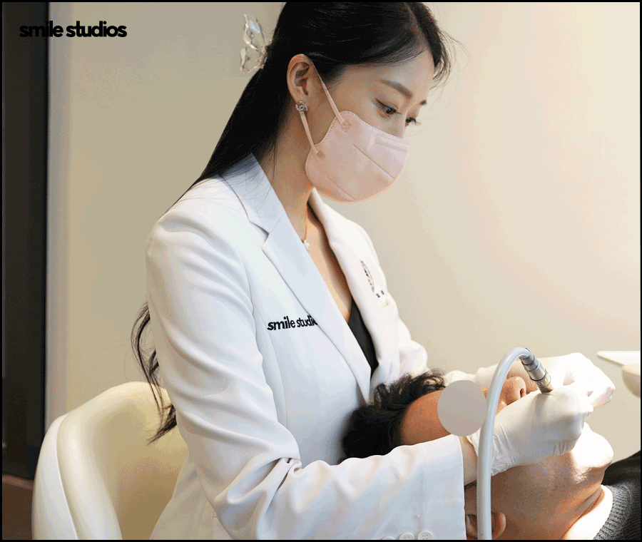 Why Are Veneers Preferred for Gaps Between the Front Teeth? image 9