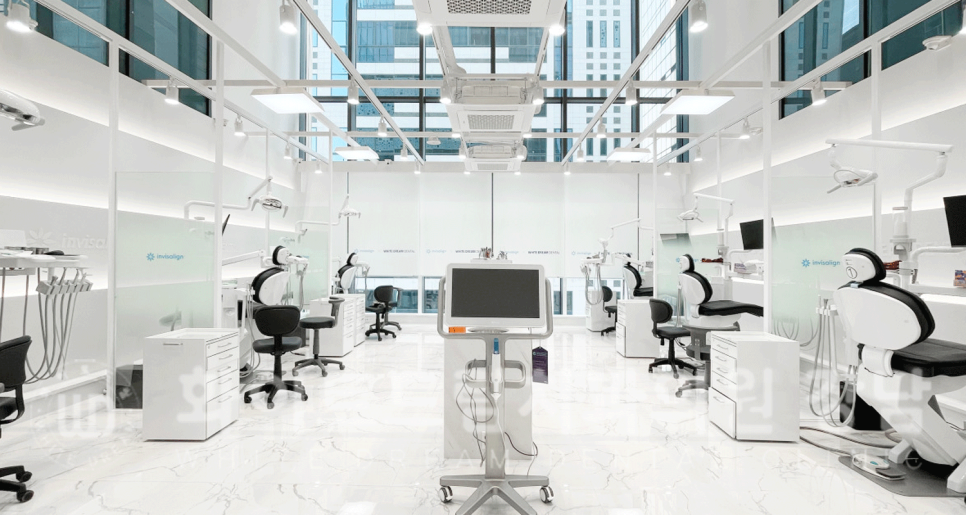 강남역 임플란트 치과 "틀니가 안 맞아서 불편해요" 틀니 → 전체 임플란트로! 관련 이미지 1